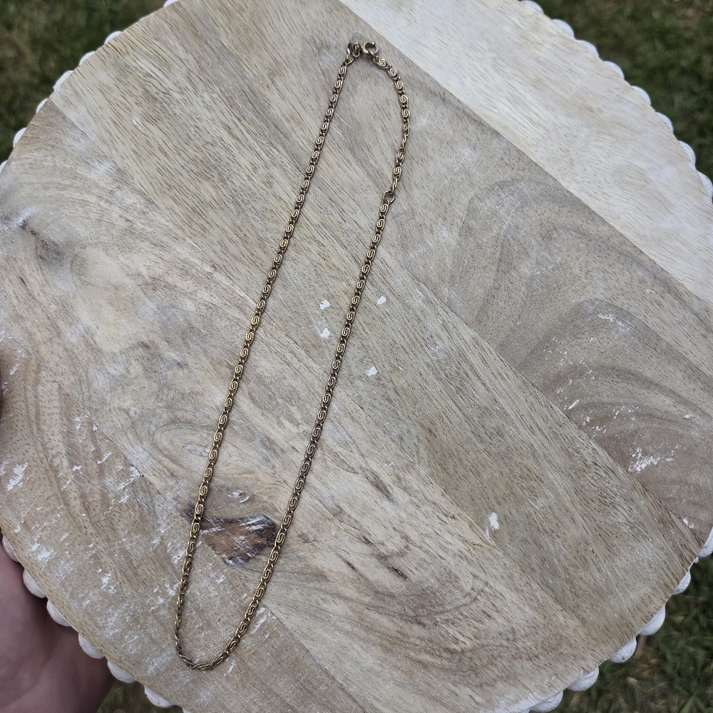 18. Elegant Gold Necklace - Picture 6 of 8
